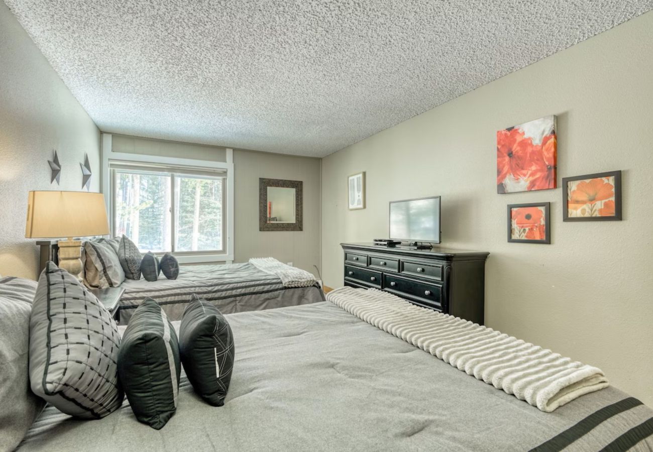 Condominium in Breckenridge - Alpine Ski-In/Ski-Out Condo with Stunning Mountain Views-Peak 7-8 