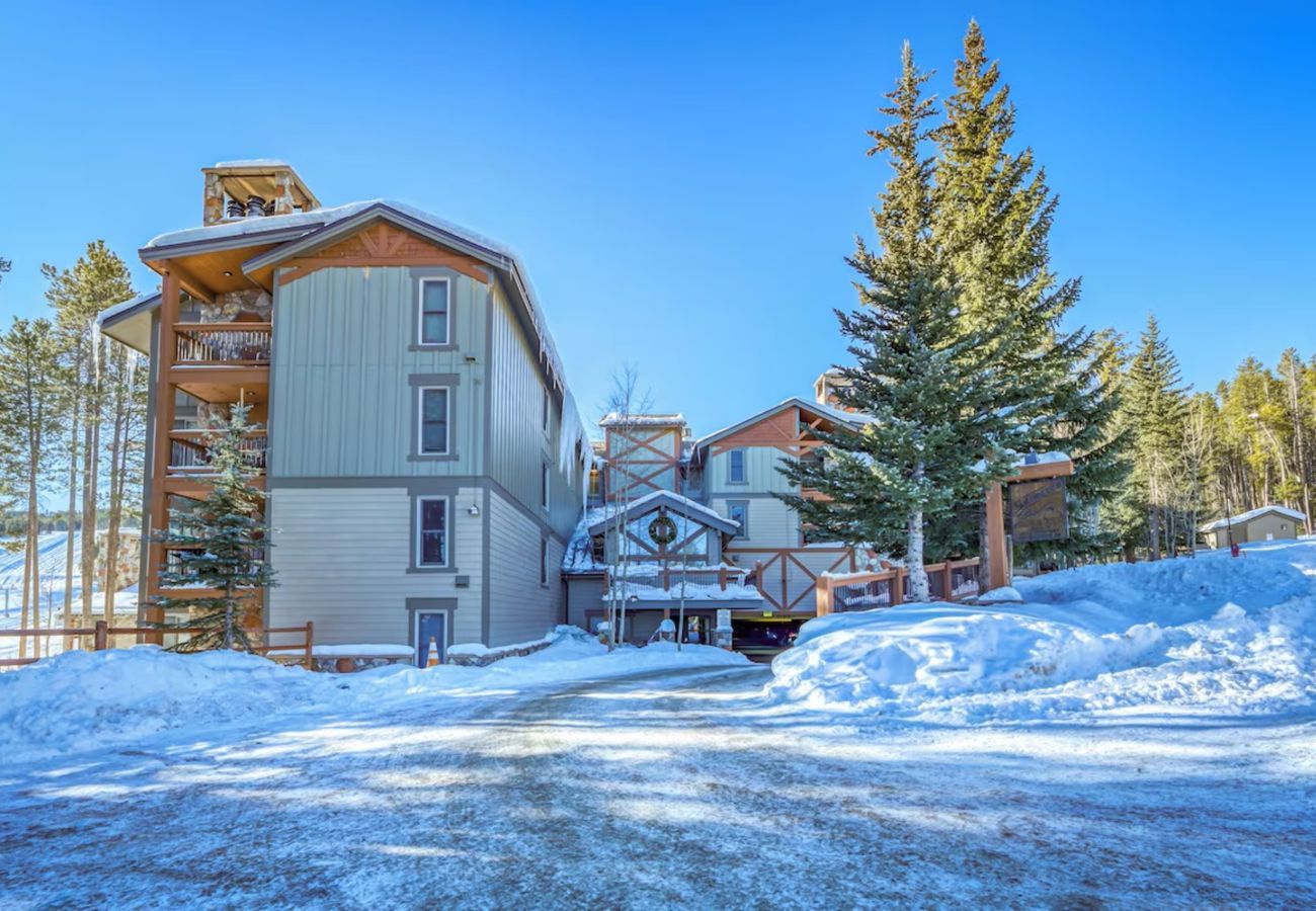 Condominium in Breckenridge - Alpine Ski-In/Ski-Out Condo with Stunning Mountain Views-Peak 7-8 