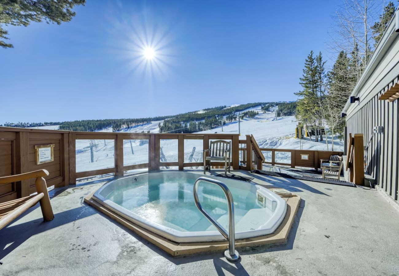 Condominium in Breckenridge - Alpine Ski-In/Ski-Out Condo with Stunning Mountain Views-Peak 7-8 