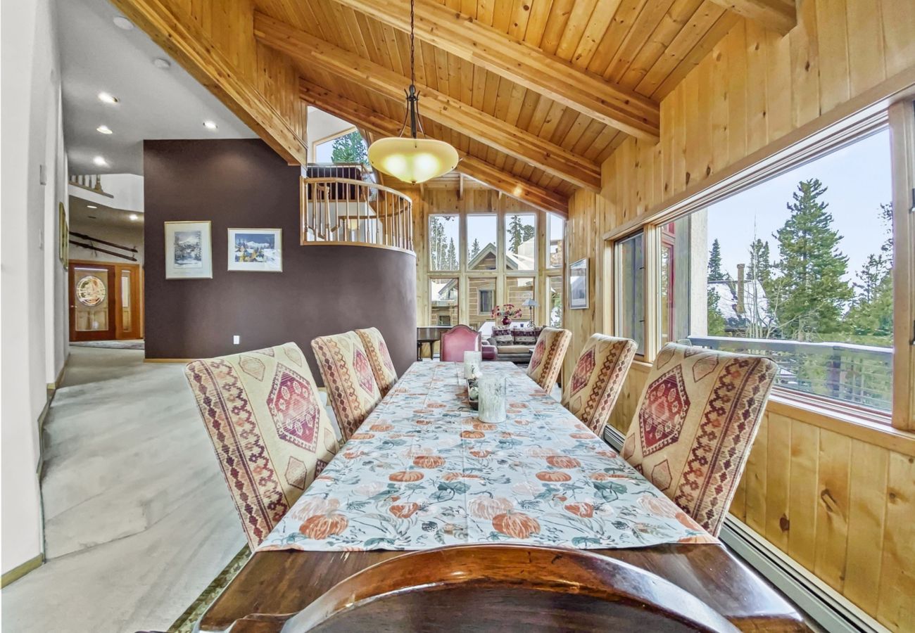 Townhouse in Breckenridge - Mountain Views & Private Hot Tub Near Peak 10