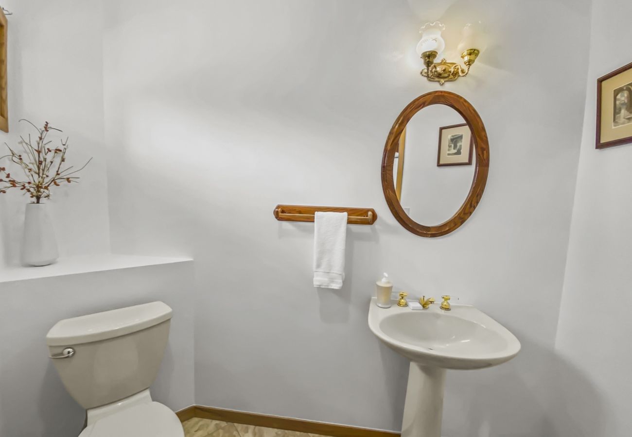 Townhouse in Breckenridge - Mountain Views & Private Hot Tub Near Peak 10
