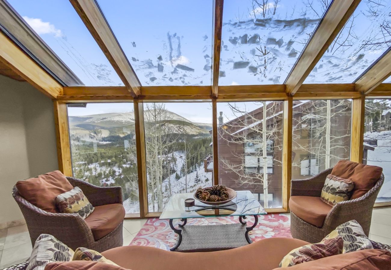 Townhouse in Breckenridge - Mountain Views & Private Hot Tub Near Peak 10