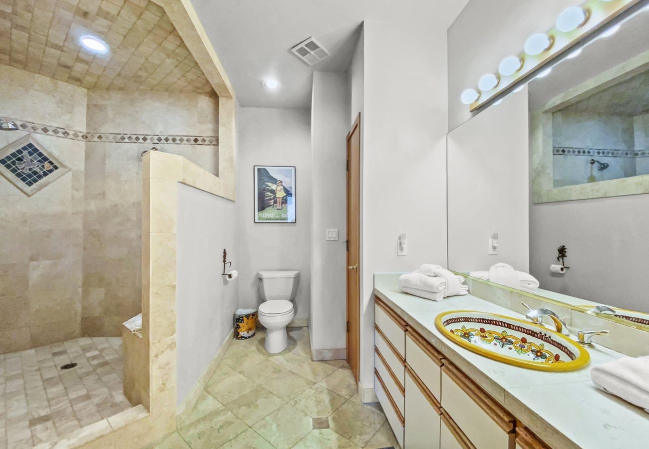 Townhouse in Breckenridge - Mountain Views & Private Hot Tub Near Peak 10