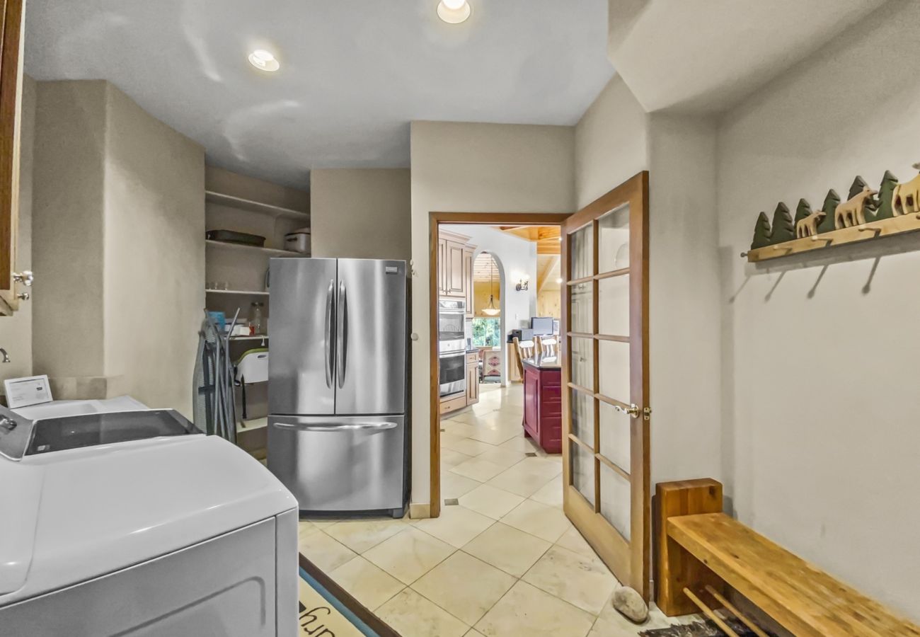 Townhouse in Breckenridge - Mountain Views & Private Hot Tub Near Peak 10