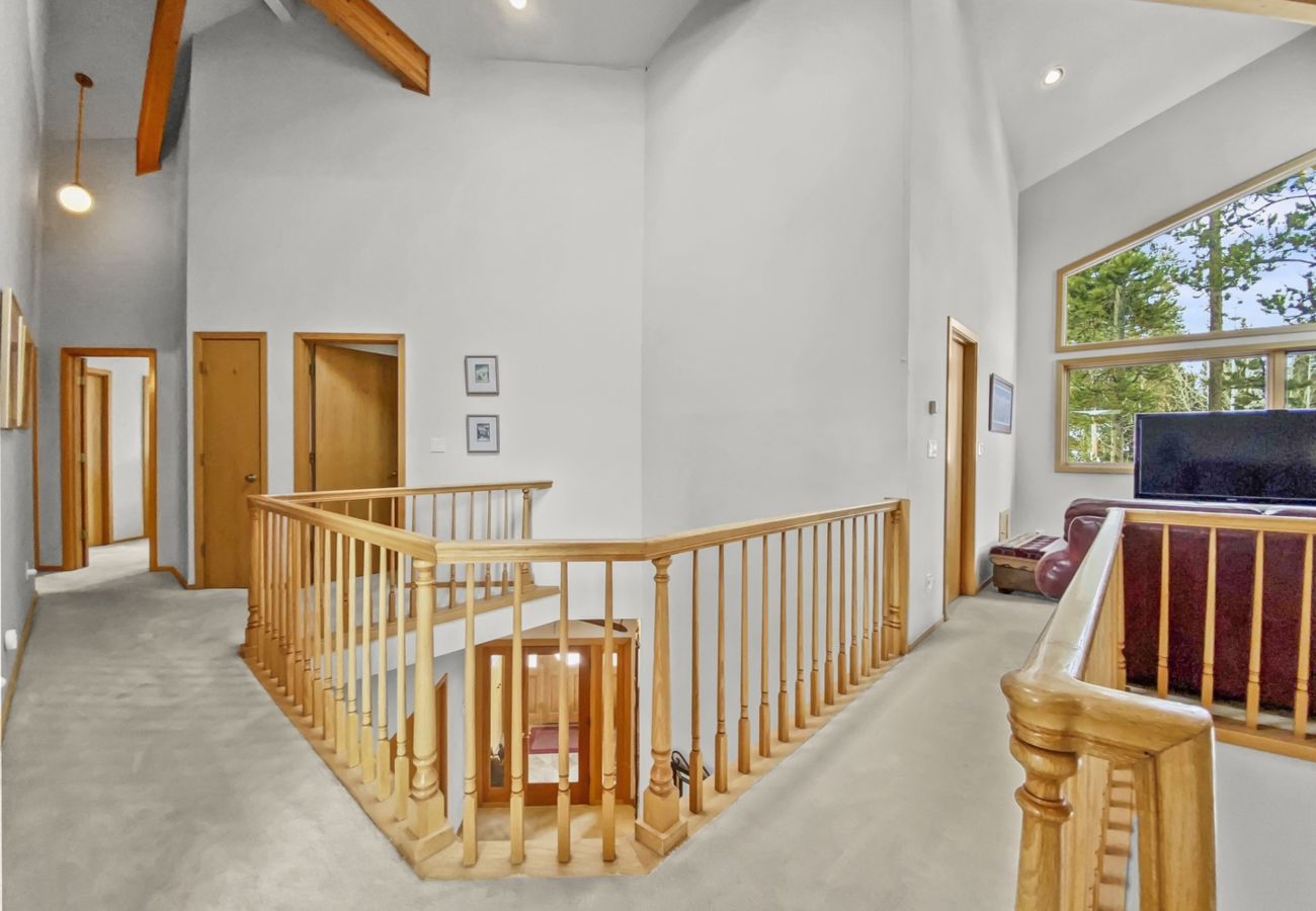 Townhouse in Breckenridge - Mountain Views & Private Hot Tub Near Peak 10