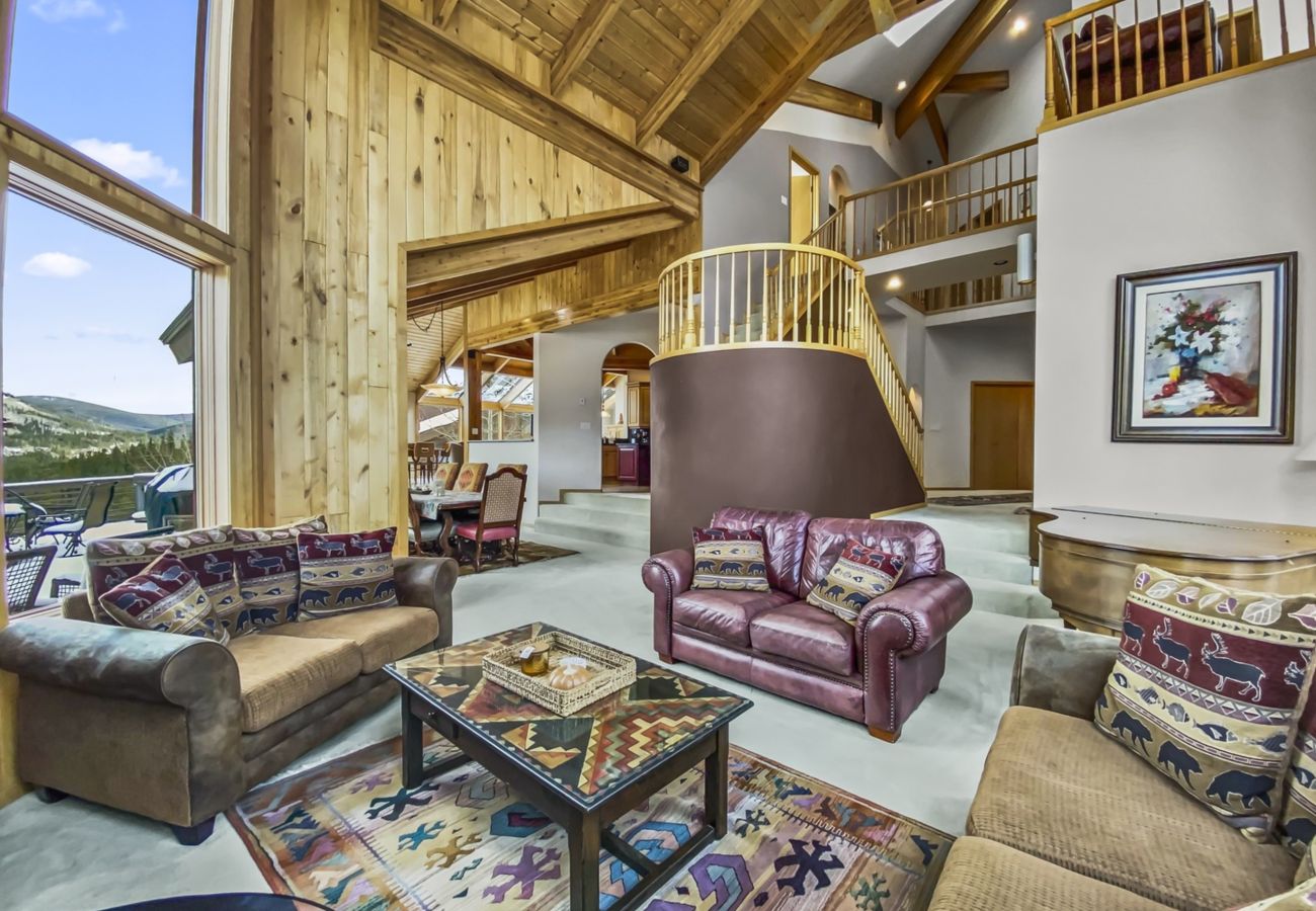 Townhouse in Breckenridge - Mountain Views & Private Hot Tub Near Peak 10