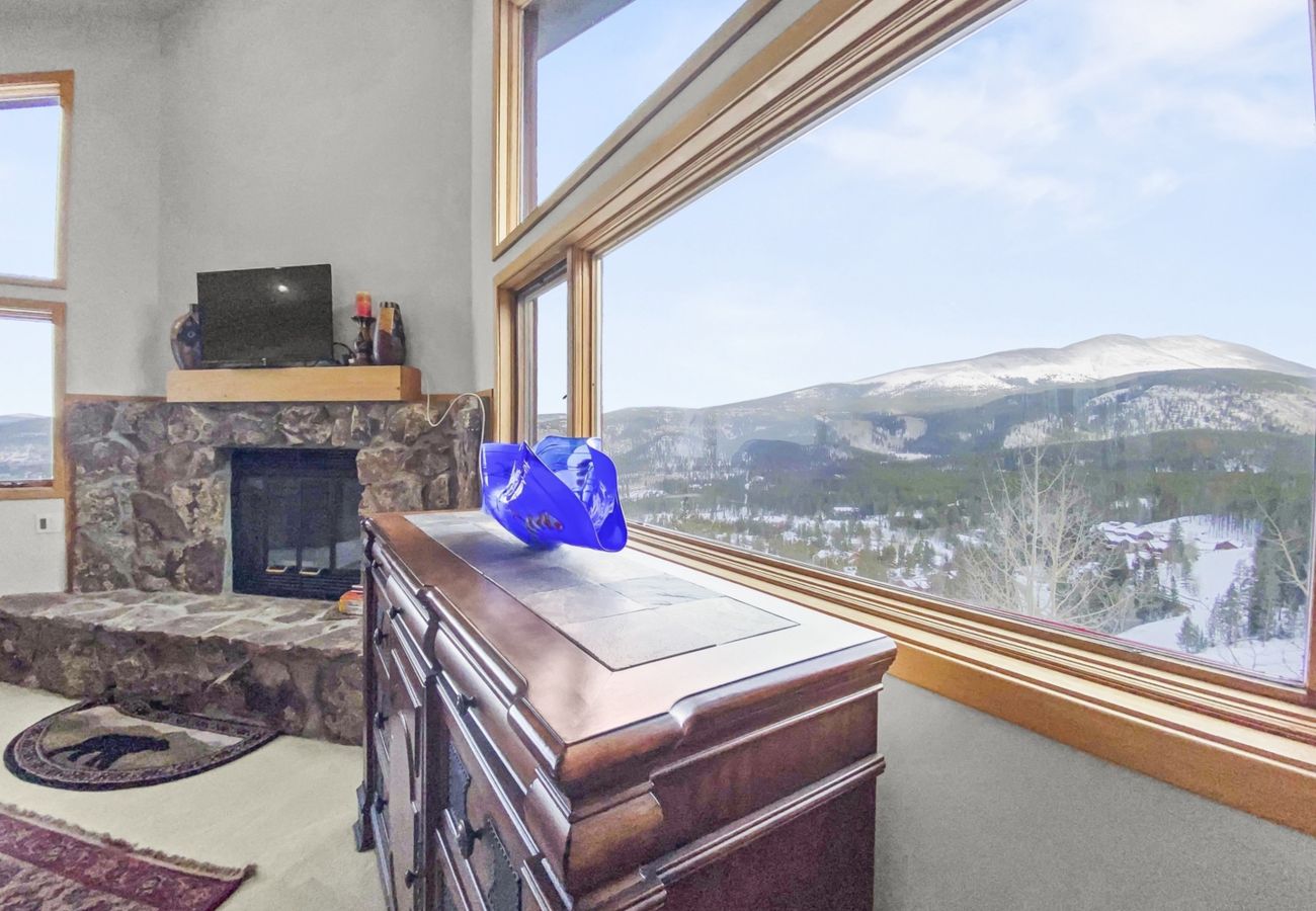 Townhouse in Breckenridge - Mountain Views & Private Hot Tub Near Peak 10