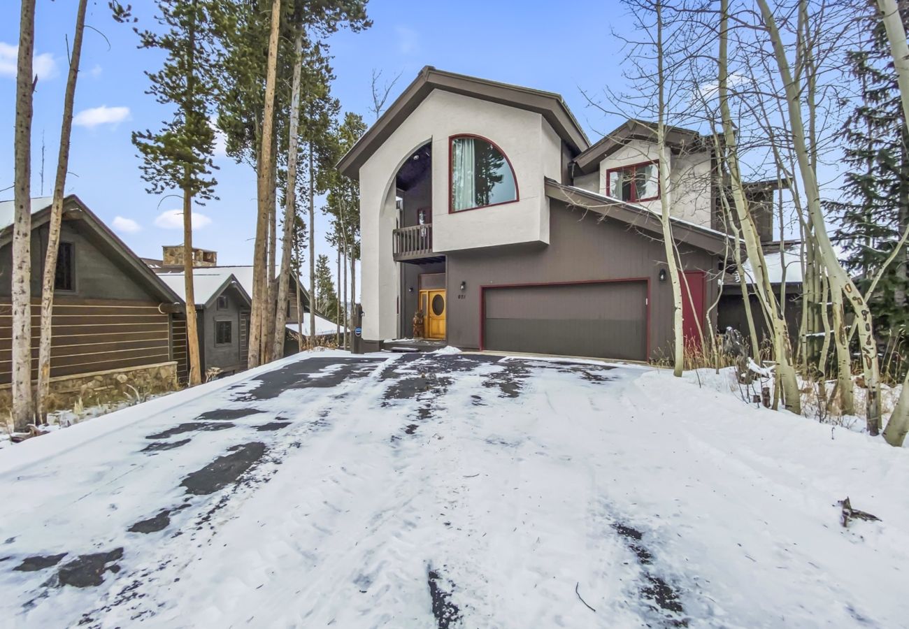 Townhouse in Breckenridge - Mountain Views & Private Hot Tub Near Peak 10