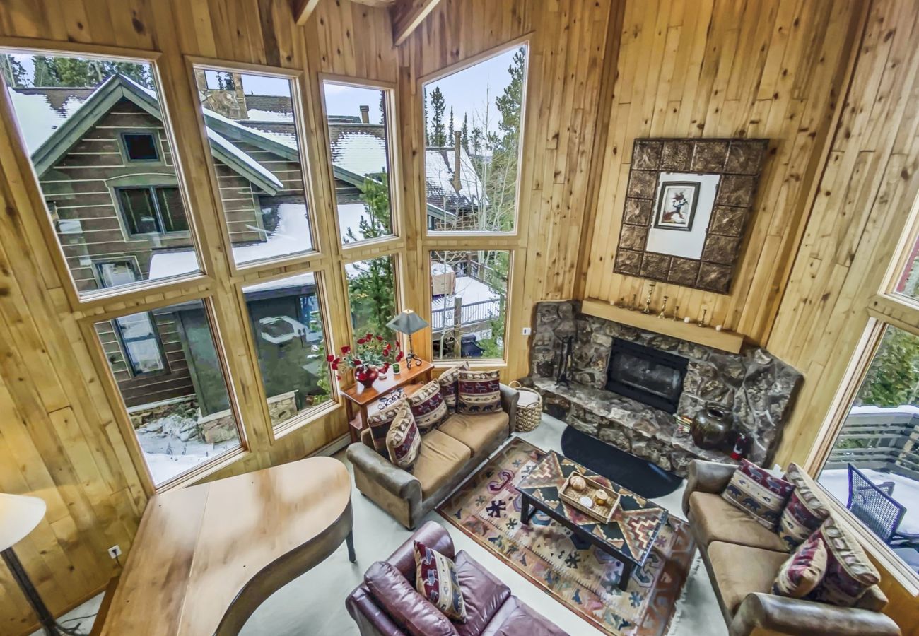 Townhouse in Breckenridge - Mountain Views & Private Hot Tub Near Peak 10