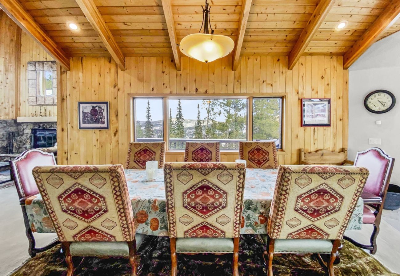 Townhouse in Breckenridge - Mountain Views & Private Hot Tub Near Peak 10