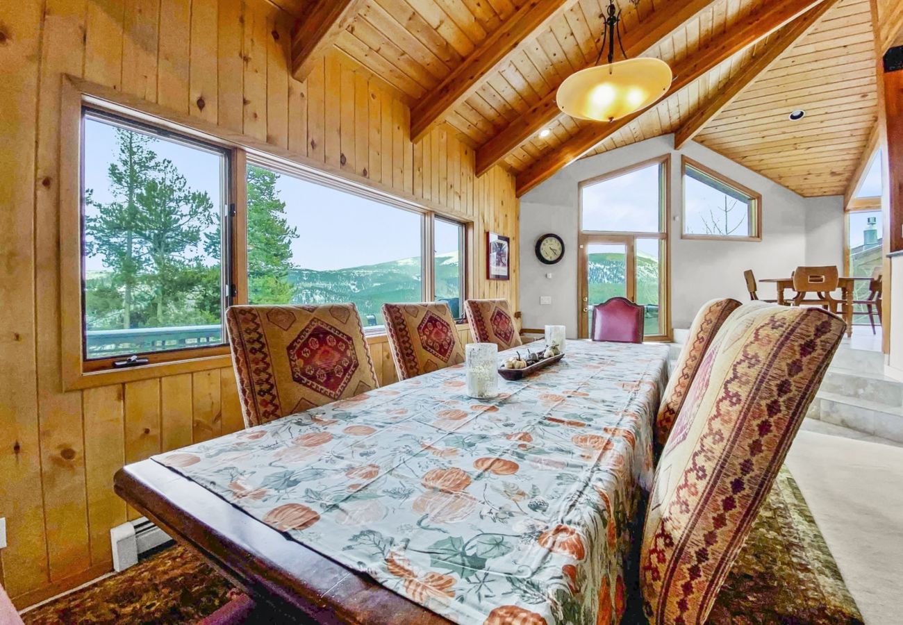 Townhouse in Breckenridge - Mountain Views & Private Hot Tub Near Peak 10
