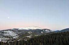 Townhouse in Breckenridge - Mountain Views & Private Hot Tub Near Peak 10