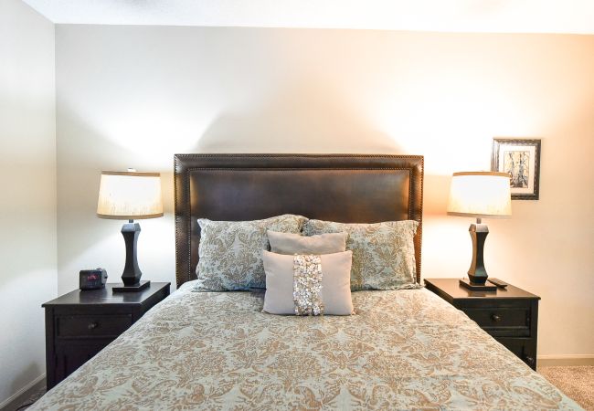 Condominium in Breckenridge - Tyra Summit Bluebird Condo • Ski in/out! • Pool+Hot Tubs Condominium in Breckenridge - Tyra Summit Bluebird Condo • Ski in/out! • Pool+Hot Tubs