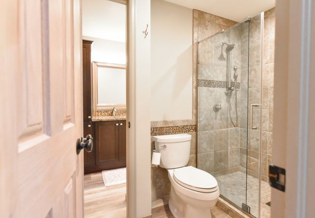 Condominium in Breckenridge - Tyra Summit Bluebird Condo • Ski in/out! • Pool+Hot Tubs Condominium in Breckenridge - Tyra Summit Bluebird Condo • Ski in/out! • Pool+Hot Tubs