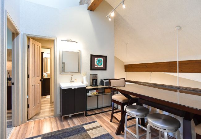 Condominium in Breckenridge - Tyra Summit Bluebird Condo • Ski in/out! • Pool+Hot Tubs Condominium in Breckenridge - Tyra Summit Bluebird Condo • Ski in/out! • Pool+Hot Tubs