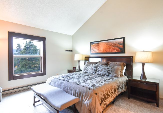 Condominium in Breckenridge - Tyra Summit Bluebird Condo • Ski in/out! • Pool+Hot Tubs Condominium in Breckenridge - Tyra Summit Bluebird Condo • Ski in/out! • Pool+Hot Tubs