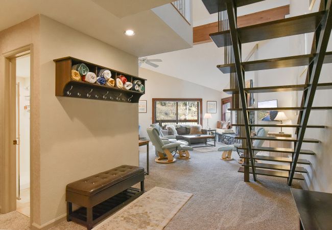 Condominium in Breckenridge - Tyra Summit Bluebird Condo • Ski in/out! • Pool+Hot Tubs Condominium in Breckenridge - Tyra Summit Bluebird Condo • Ski in/out! • Pool+Hot Tubs