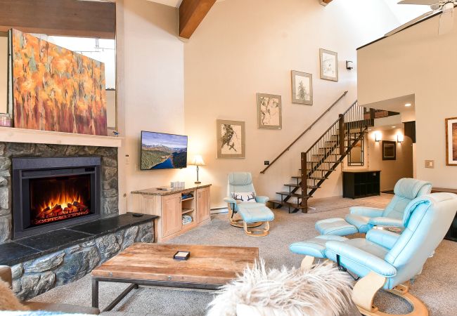 Condominium in Breckenridge - Tyra Summit Bluebird Condo • Ski in/out! • Pool+Hot Tubs Condominium in Breckenridge - Tyra Summit Bluebird Condo • Ski in/out! • Pool+Hot Tubs