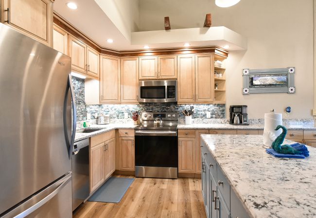 Condominium in Breckenridge - Tyra Summit Bluebird Condo • Ski in/out! • Pool+Hot Tubs Condominium in Breckenridge - Tyra Summit Bluebird Condo • Ski in/out! • Pool+Hot Tubs