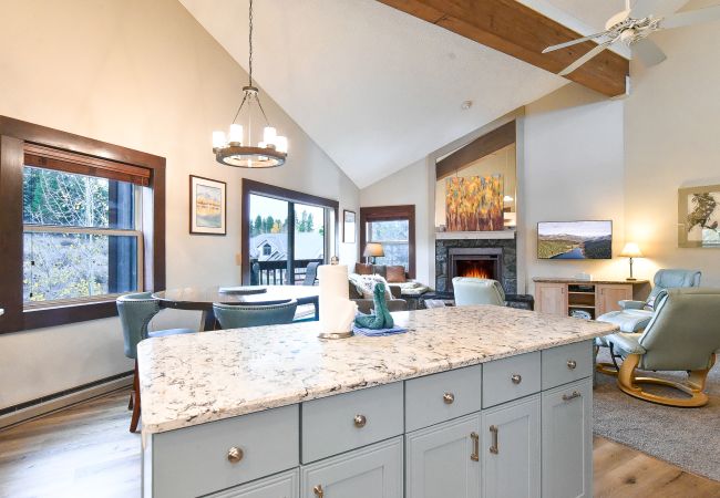 Condominium in Breckenridge - Tyra Summit Bluebird Condo • Ski in/out! • Pool+Hot Tubs Condominium in Breckenridge - Tyra Summit Bluebird Condo • Ski in/out! • Pool+Hot Tubs