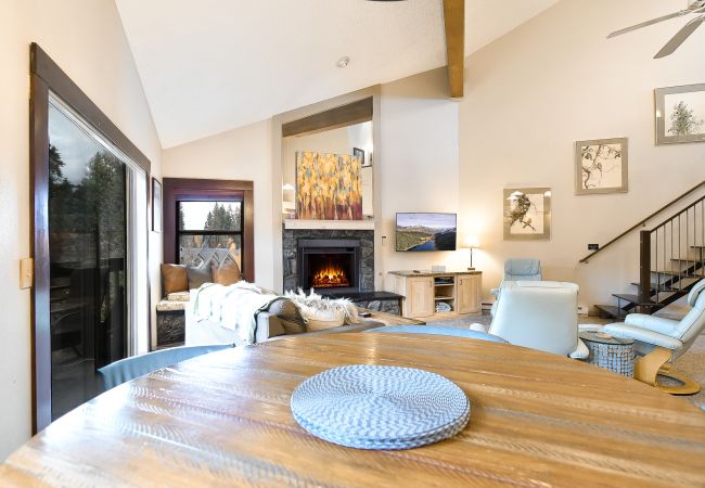 Condominium in Breckenridge - Tyra Summit Bluebird Condo • Ski in/out! • Pool+Hot Tubs Condominium in Breckenridge - Tyra Summit Bluebird Condo • Ski in/out! • Pool+Hot Tubs