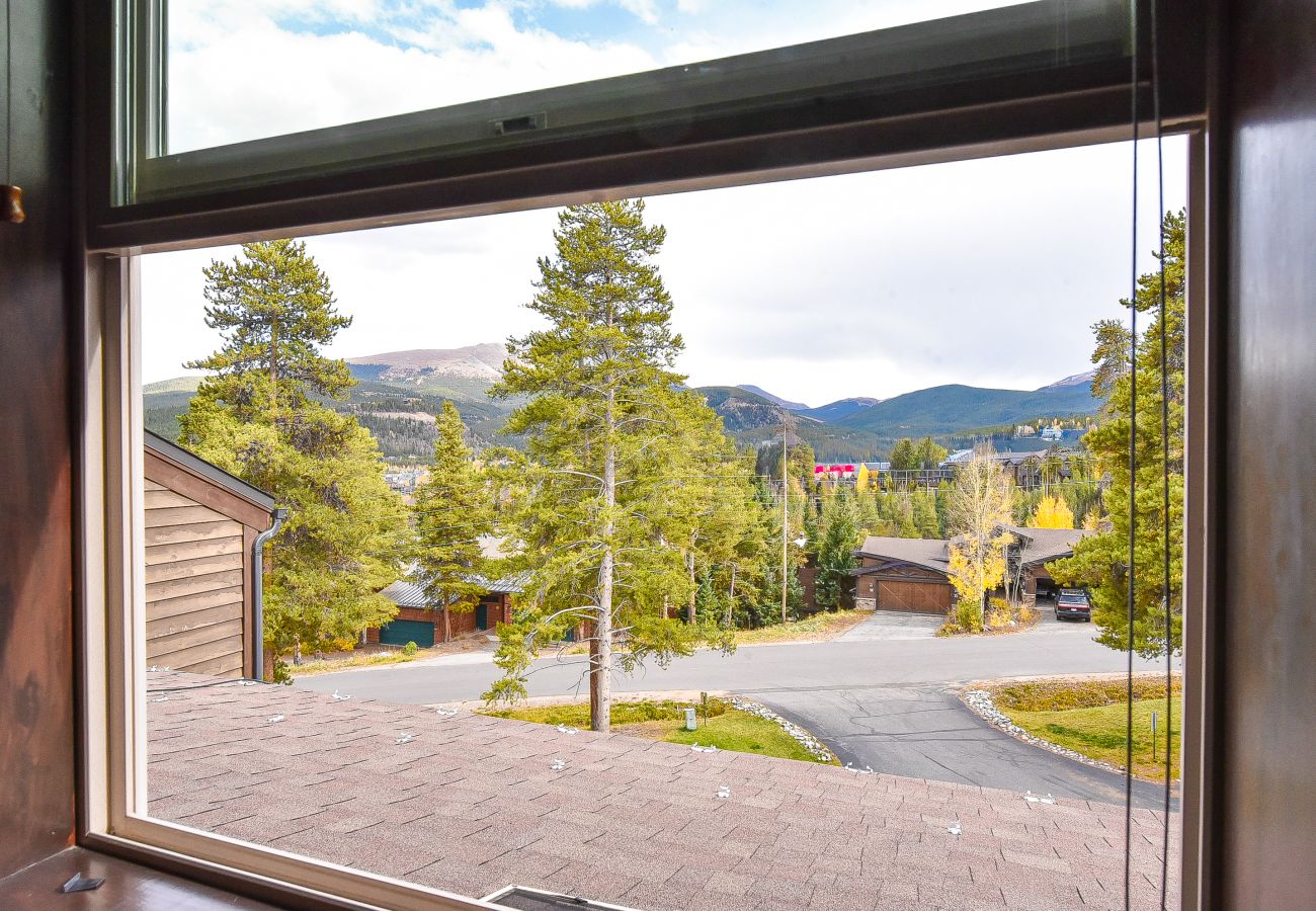 Condominium in Breckenridge - Tyra Summit Bluebird Condo • Ski in/out! • Pool+Hot Tubs Condominium in Breckenridge - Tyra Summit Bluebird Condo • Ski in/out! • Pool+Hot Tubs