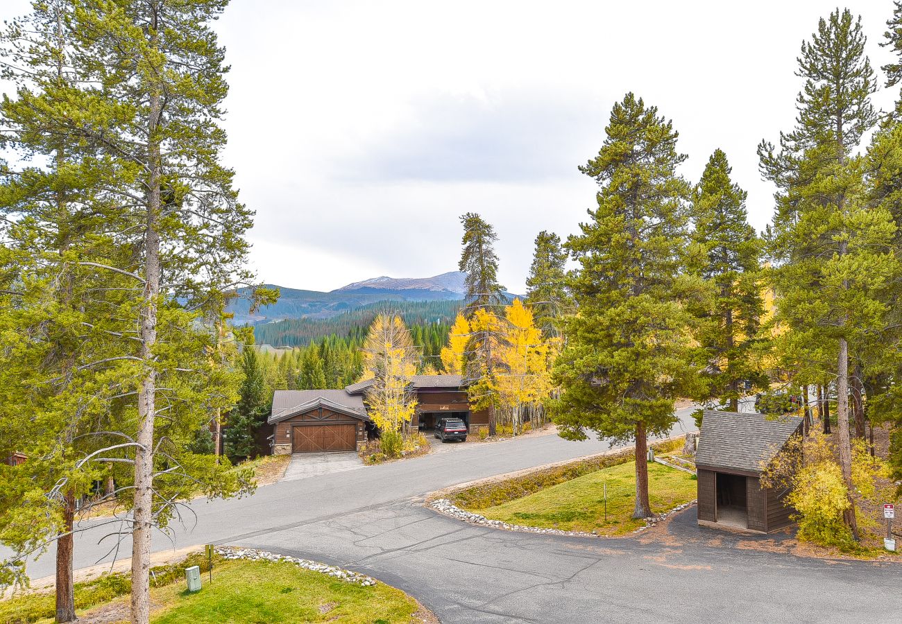 Condominium in Breckenridge - Tyra Summit Bluebird Condo • Ski in/out! • Pool+Hot Tubs Condominium in Breckenridge - Tyra Summit Bluebird Condo • Ski in/out! • Pool+Hot Tubs