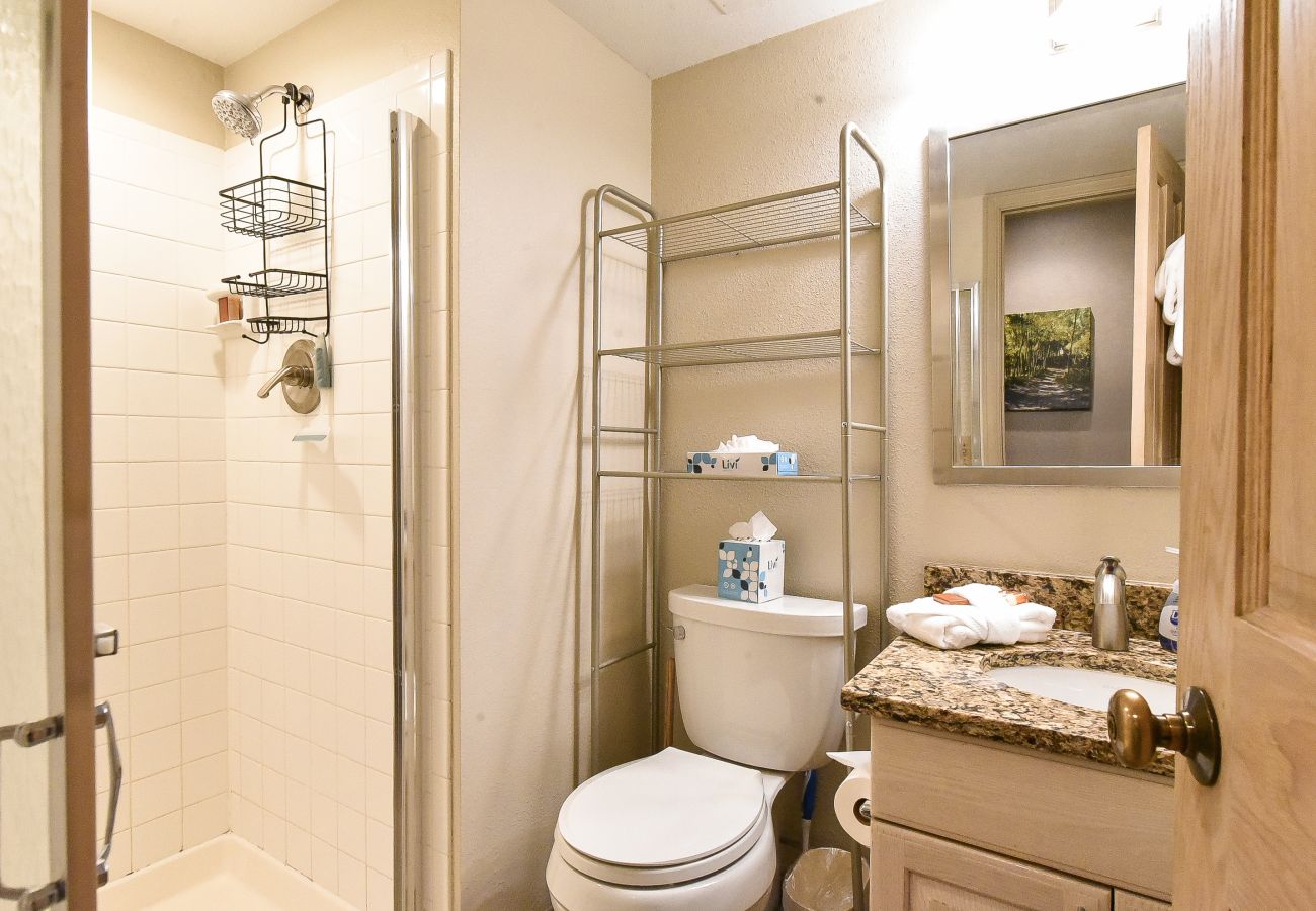 Condominium in Breckenridge - Tyra Summit Bluebird Condo • Ski in/out! • Pool+Hot Tubs Condominium in Breckenridge - Tyra Summit Bluebird Condo • Ski in/out! • Pool+Hot Tubs