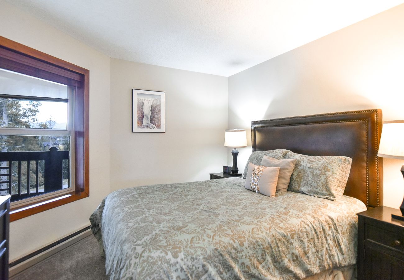 Condominium in Breckenridge - Tyra Summit Bluebird Condo • Ski in/out! • Pool+Hot Tubs Condominium in Breckenridge - Tyra Summit Bluebird Condo • Ski in/out! • Pool+Hot Tubs