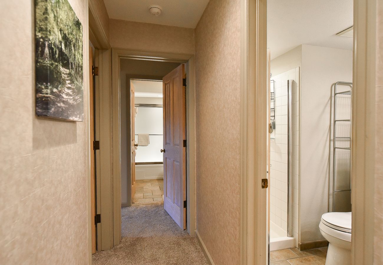 Condominium in Breckenridge - Tyra Summit Bluebird Condo • Ski in/out! • Pool+Hot Tubs Condominium in Breckenridge - Tyra Summit Bluebird Condo • Ski in/out! • Pool+Hot Tubs