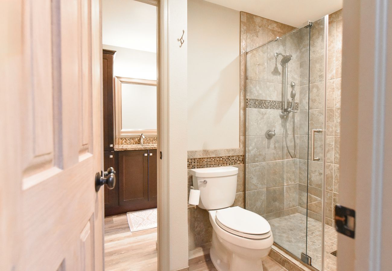 Condominium in Breckenridge - Tyra Summit Bluebird Condo • Ski in/out! • Pool+Hot Tubs Condominium in Breckenridge - Tyra Summit Bluebird Condo • Ski in/out! • Pool+Hot Tubs