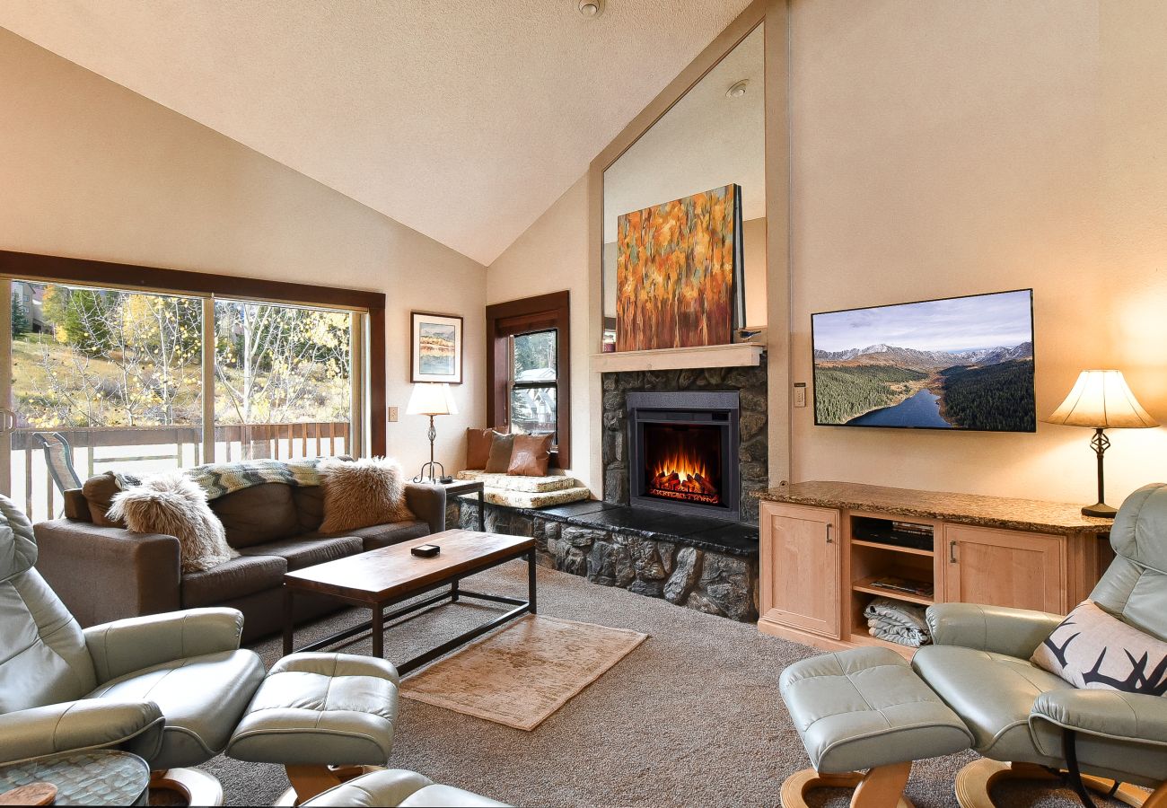 Condominium in Breckenridge - Tyra Summit Bluebird Condo • Ski in/out! • Pool+Hot Tubs Condominium in Breckenridge - Tyra Summit Bluebird Condo • Ski in/out! • Pool+Hot Tubs