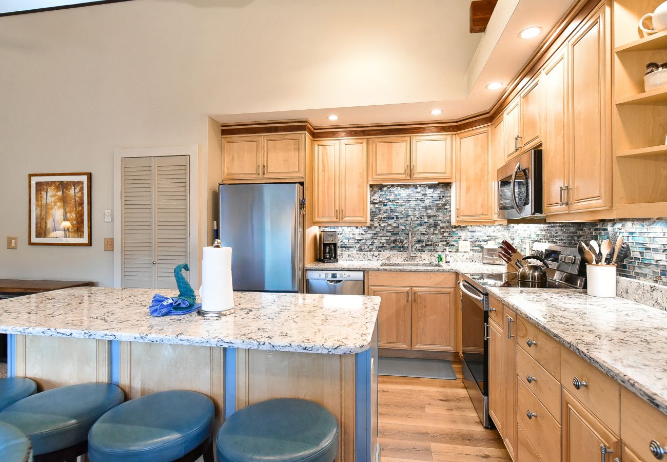 Condominium in Breckenridge - Tyra Summit Bluebird Condo • Ski in/out! • Pool+Hot Tubs Condominium in Breckenridge - Tyra Summit Bluebird Condo • Ski in/out! • Pool+Hot Tubs