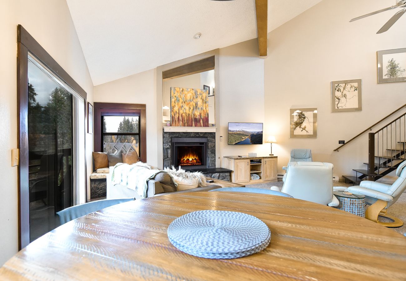 Condominium in Breckenridge - Tyra Summit Bluebird Condo • Ski in/out! • Pool+Hot Tubs Condominium in Breckenridge - Tyra Summit Bluebird Condo • Ski in/out! • Pool+Hot Tubs