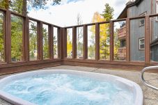 Condominium in Breckenridge - Tyra Summit Bluebird Condo • Ski in/out! • Pool+Hot Tubs Condominium in Breckenridge - Tyra Summit Bluebird Condo • Ski in/out! • Pool+Hot Tubs