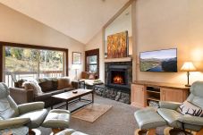 Condominium in Breckenridge - Tyra Summit Bluebird Condo • Ski in/out! • Pool+Hot Tubs Condominium in Breckenridge - Tyra Summit Bluebird Condo • Ski in/out! • Pool+Hot Tubs