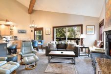 Condominium in Breckenridge - Tyra Summit Bluebird Condo • Ski in/out! • Pool+Hot Tubs Condominium in Breckenridge - Tyra Summit Bluebird Condo • Ski in/out! • Pool+Hot Tubs