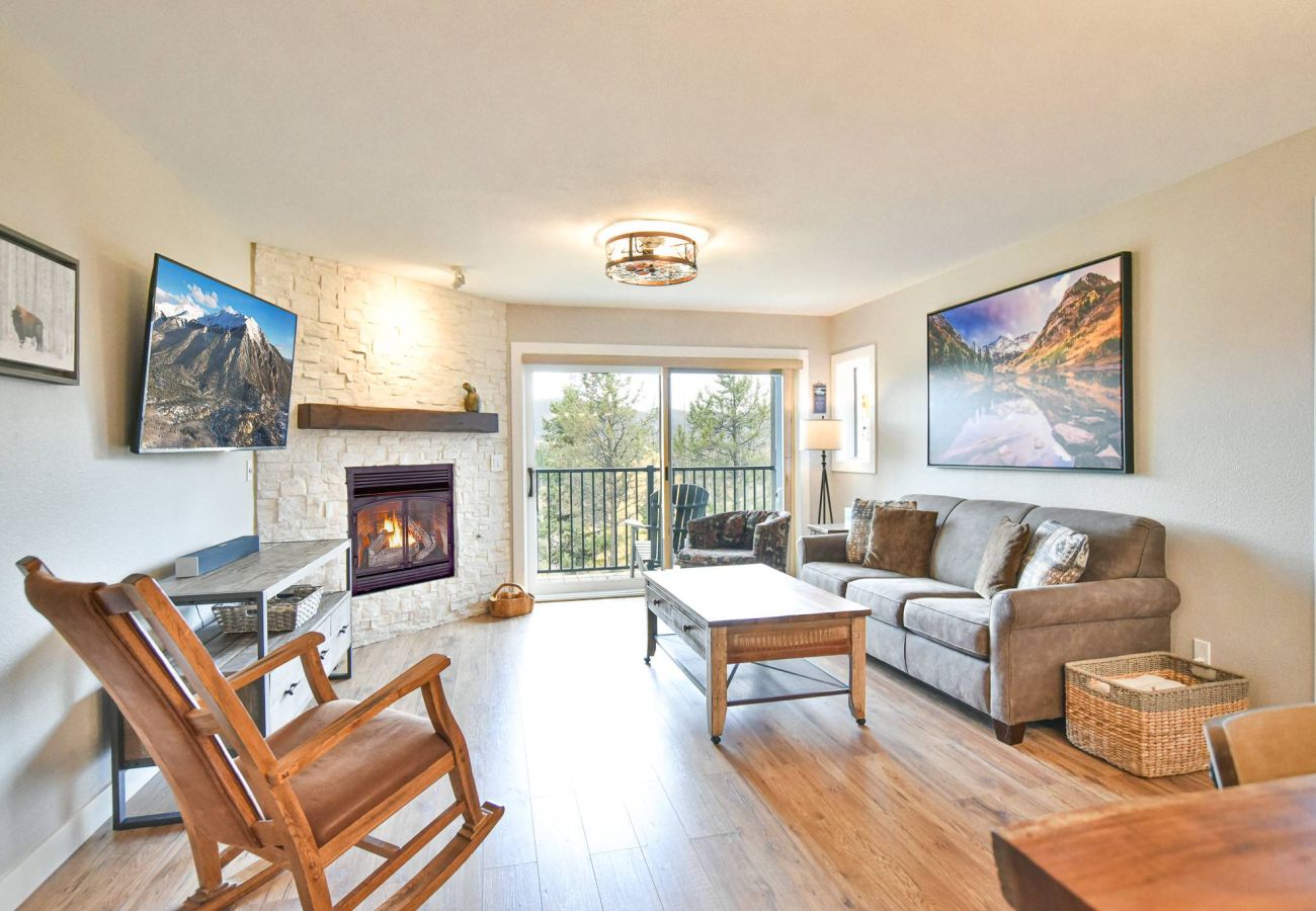 Condominium in Frisco - Views of Lake Dillon and surrounding mountains! Lake Forest Condo