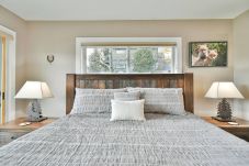 Condominium in Frisco - Views of Lake Dillon and surrounding mountains! Lake Forest Condo