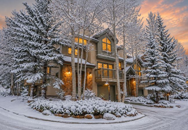 Townhouse in Breckenridge - Private Hot Tub + 3 Min Walk to Snowflake Lift