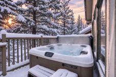 Townhouse in Breckenridge - Private Hot Tub + 3 Min Walk to Snowflake Lift