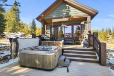 House in Breckenridge - Serene home on 2 Acres, Minutes to Slopes, Private Hot Tub