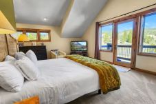 House in Breckenridge - Serene home on 2 Acres, Minutes to Slopes, Private Hot Tub